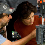 O diretor Vicente Amorim e Marieta Severo dando aquela espiada no resultado / Director Vicente Amorim and Marieta Severo giving that peek at the result